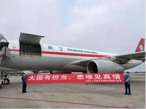 中國援印物資抵達，印著“山川異域，風月同天”八個字